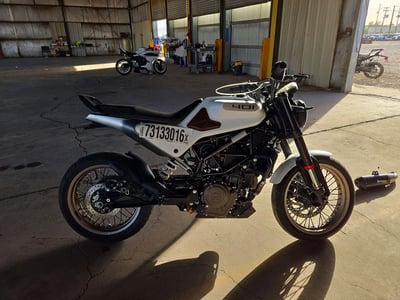 MD2JUJ404NC****** 2022 KTM Vitpilen 401/svartpilen 401