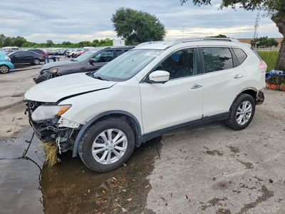 KNMAT2MT1FP****** 2015 Nissan Rogue