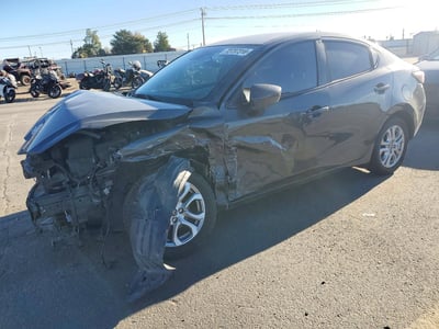 3MYDLBYV9JY****** 2018 Toyota Yaris