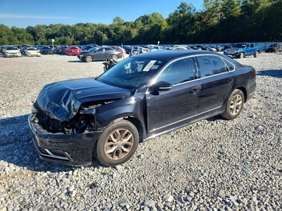 1VWAT7A33HC****** 2017 Volkswagen Passat