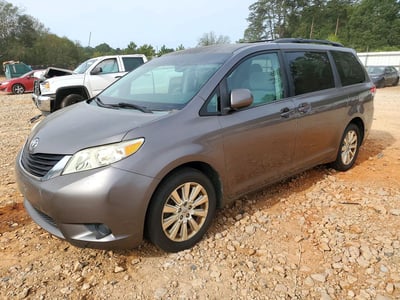 5TDJK3DC5CS****** 2012 Toyota Sienna