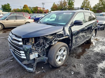 5TDDGRFH1HS****** 2017 Toyota Highlander