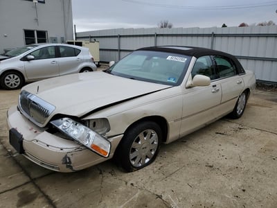 1LNHM83W23Y****** 2003 Lincoln Town Car