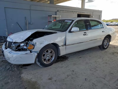 1LNHM85W92Y****** 2002 Lincoln Town Car