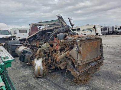 3AKJGEFG1JD****** 2018 Freightliner Cascadia 125