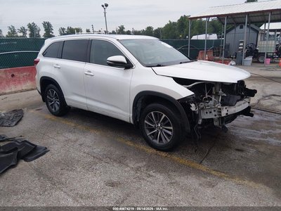 5TDJZRFH6HS****** 2017 Toyota Highlander