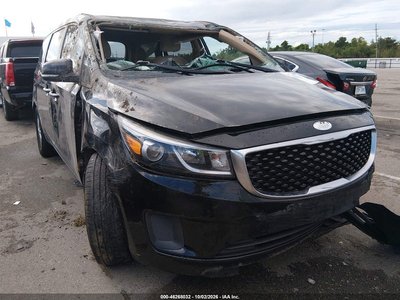 KNDMB5C16J6****** 2018 Kia Sedona
