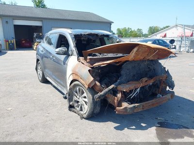KM8J33A40JU****** 2018 Hyundai Tucson