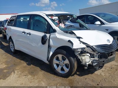 5TDZZ3DC8HS****** 2017 Toyota Sienna