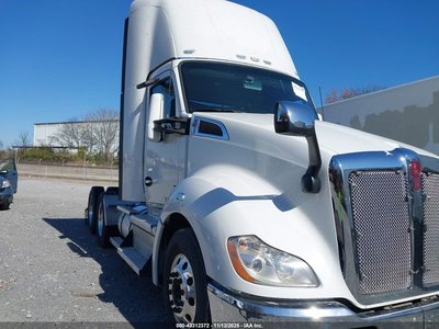 1XKYD49X8LJ****** 2020 Kenworth T680