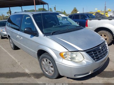 2005 Chrysler Town & Country
