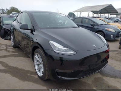 5YJYGAEE3MF****** 2021 Tesla Model Y