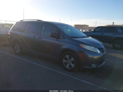 5TDKK3DC8CS****** 2012 Toyota Sienna