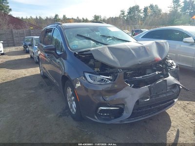 2C4RC1BG1NR****** 2022 Chrysler Pacifica