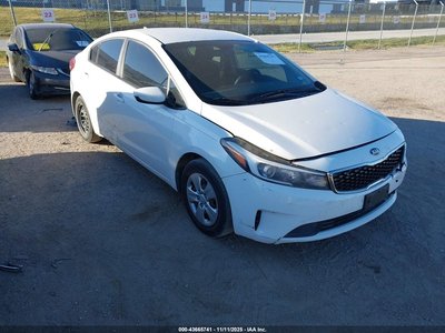 3KPFK4A71HE****** 2017 Kia Forte