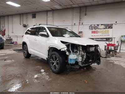 5TDZZRFH5HS****** 2017 Toyota Highlander