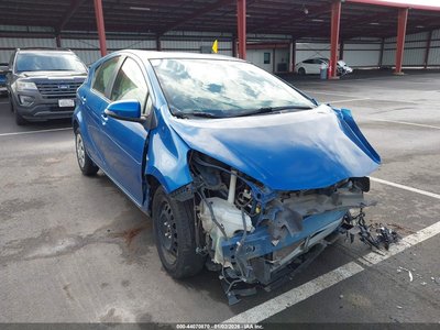 JTDKDTB3XG1****** 2016 Toyota Prius C