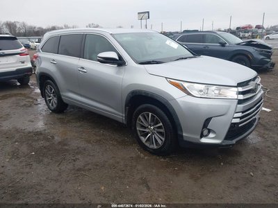 5TDKZRFH5HS****** 2017 Toyota Highlander