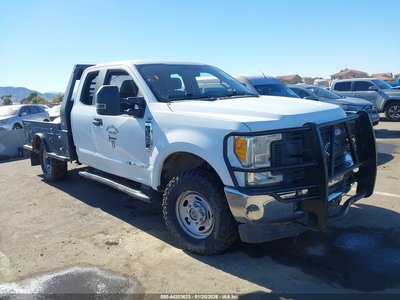 1FD8X3BT1HE****** 2017 Ford F-350