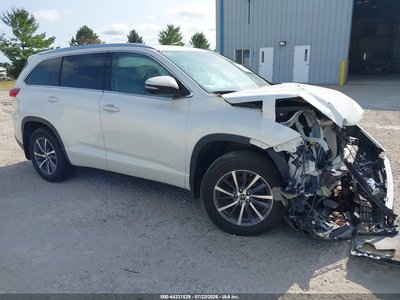 5TDJZRFH1JS****** 2018 Toyota Highlander