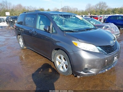 5TDKK3DC0CS****** 2012 Toyota Sienna