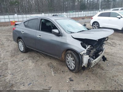 3N1CN7AP6JL****** 2018 Nissan Versa