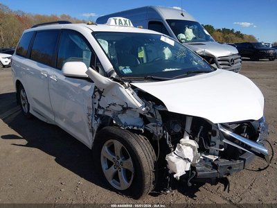 5TDKZ3DC3JS****** 2018 Toyota Sienna