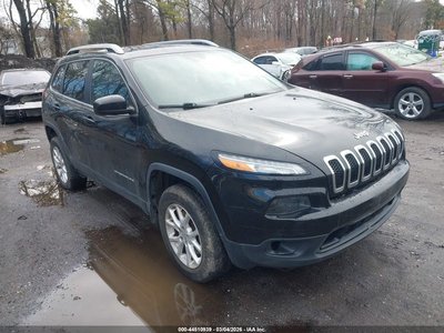 1C4PJMCS2HD****** 2017 Jeep Cherokee