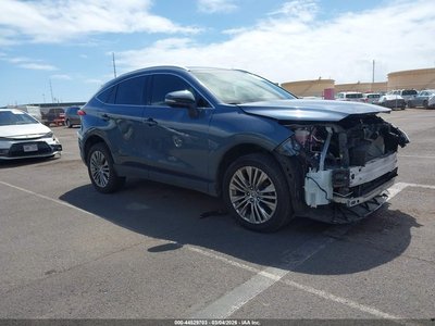 JTEAAAAH3NJ****** 2022 Toyota Venza