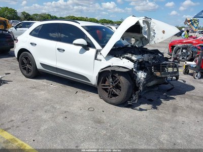 WP1AA2A59HL****** 2017 Porsche Macan
