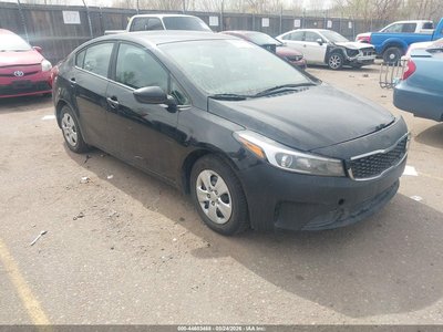 3KPFK4A78HE****** 2017 Kia Forte