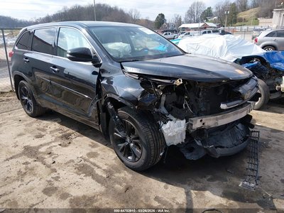 5TDBZRFH7HS****** 2017 Toyota Highlander