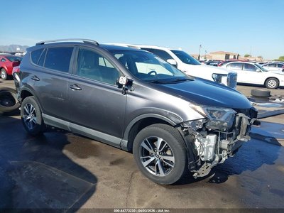 JTMRFREV0JJ****** Salvamento y Destrozados 2018 Toyota RAV4 en Phoenix