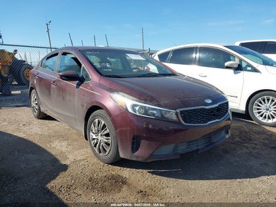 3KPFK4A76HE****** 2017 Kia Forte