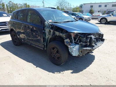 JTMBFREV1HJ****** Salvamento y Destrozados 2017 Toyota RAV4 en Providence
