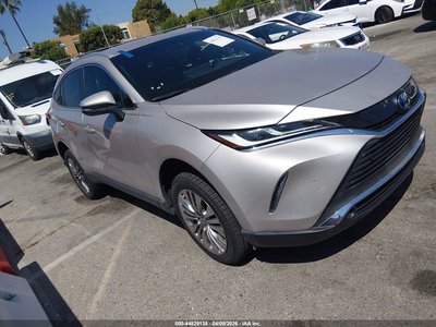 JTEAAAAH9NJ****** 2022 Toyota Venza