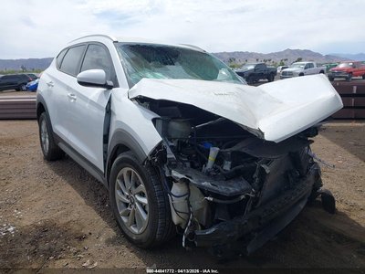 KM8J33A43HU****** 2017 Hyundai Tucson