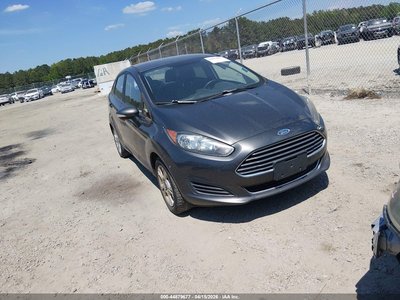 3FADP4BJ1FM****** 2015 Ford Fiesta
