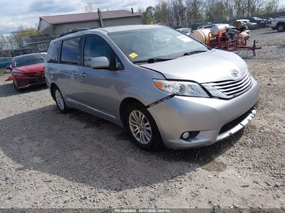 5TDYK3DC8FS****** 2015 Toyota Sienna