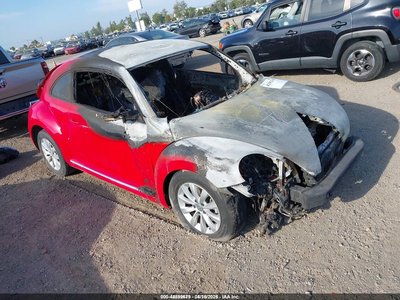 3VWFD7AT0KM****** 2019 Volkswagen Beetle