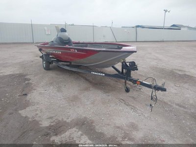 2020 Tracker 17'