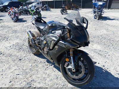 2025 Yamaha YZF-R1