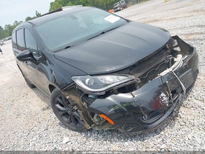 2C4RC1FG8JR****** 2018 Chrysler Pacifica