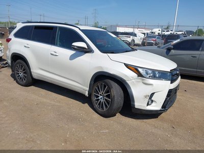 5TDJZRFH3JS****** 2018 Toyota Highlander