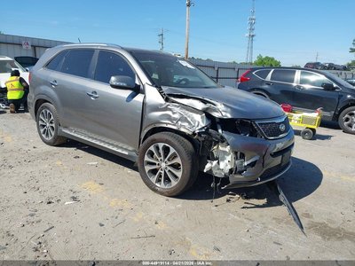 5XYKW4A75EG****** 2014 Kia Sorento
