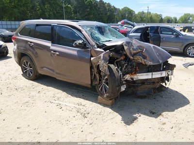 5TDKZRFH1JS****** 2018 Toyota Highlander