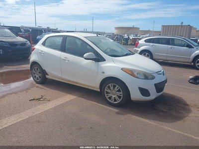 JM1DE1KY3E0****** 2014 Mazda 2