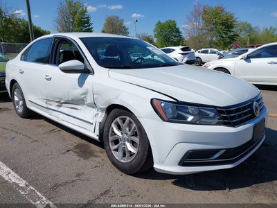1VWAT7A39HC****** 2017 Volkswagen Passat