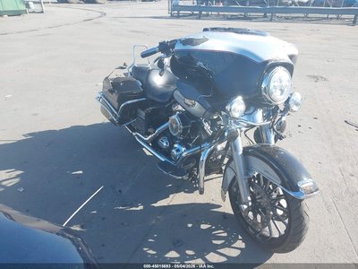 2010 Harley-Davidson FLHTCU