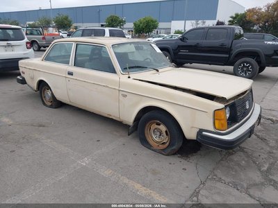 VC24245H1****** 1977 Volvo 242